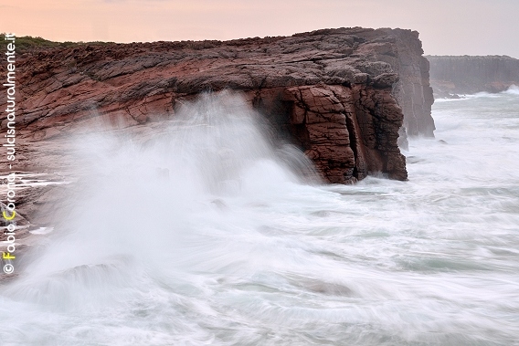 Onde sulla costa sulcitana